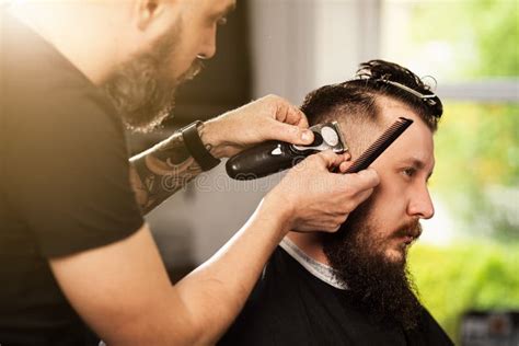 Corte Barberhood + Barba à navalha